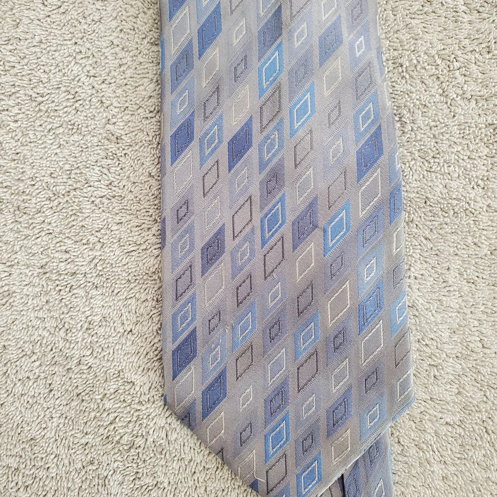 Tie - Picture 1 of 3